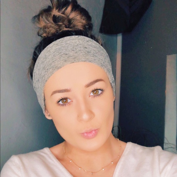 Meet your Posher, Tori - Picture 2 of 5